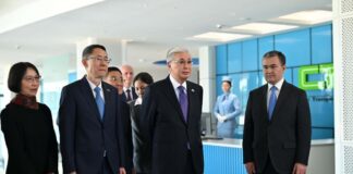Токаев ознакомился с работой диспетчерского центра LRT в Астане