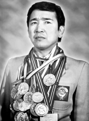 Жаксылык Ушкемпиров