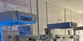Шымкентские врачи выходили недоношенного малыша весом 700 граммов