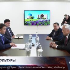 Аким Туркестанской области встретился с писателями и этнографами