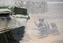 В Туркестанской области новобранцы прошли «обкатку танком» и полосу препятствий