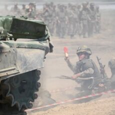 В Туркестанской области новобранцы прошли «обкатку танком» и полосу препятствий