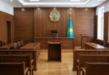 Суд взыскал задолженность с бывшего члена палаты юрконсультантов