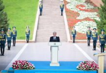 Токаев принял участие в поднятии государственного флага