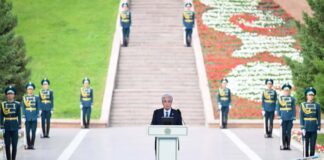 Токаев принял участие в поднятии государственного флага