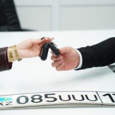Шымкентцы смогут получать водительские права и госномера с доставкой на дом