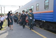 В Шымкенте торжественно встретили 27 солдат, вернувшихся после службы в армии