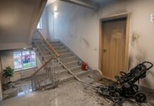 В Шымкенте загорелась коляска в подъезде многоэтажного дома: эвакуированы 4 человека