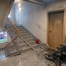 В Шымкенте загорелась коляска в подъезде многоэтажного дома: эвакуированы 4 человека