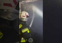 В Шымкенте пожарные предотвратили распространение огня на жилые дома