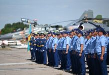 В Шымкенте чествовали военнослужащих авиационной базы