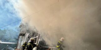 В Шымкенте локализовали крупный пожар в мебельном цехе