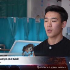 Первый голос: 18-летний житель Шымкента пришел на выборы