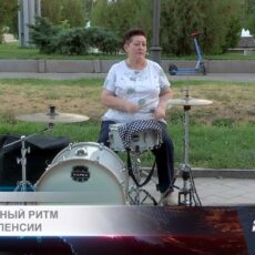 Пенсионерка из Шымкента удивила игрой на барабанах