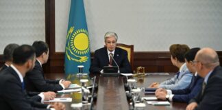 Президент встретился с руководителями фракций политических партий в Курултае