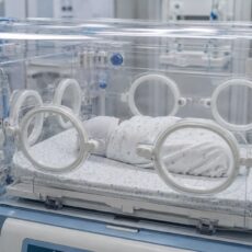 Врачи Шымкента спасли женщину с опасным осложнением беременности