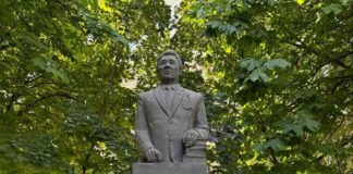 Не испортил себе некролога…