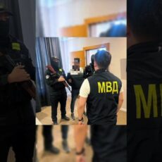 В Шымкенте у известного тамады изъяли предполагаемые наркотики