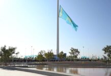 В Шымкенте День Республики отметили церемонией поднятия государственного флага