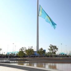 В Шымкенте День Республики отметили церемонией поднятия государственного флага