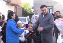 Ещё семь семей в Шымкенте получили квартиры по программе реновации