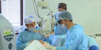 Врачи Шымкента и Москвы провели совместную офтальмологическую операцию