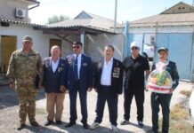 В Туркестане поздравили ветерана Афганской войны с Днем пожилых людей