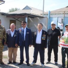 В Туркестане поздравили ветерана Афганской войны с Днем пожилых людей