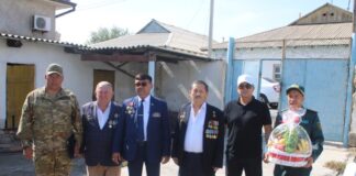 В Туркестане поздравили ветерана Афганской войны с Днем пожилых людей